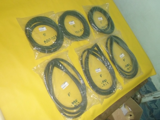 ขายยางขอบกระจก หน้าหลัง ดัทสัน 521 520 ขายยางขอบกระจก หน้าหลัง ดัทสัน 521 520