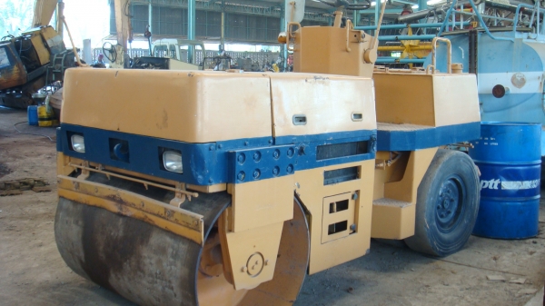 ขายรถบด Komatsu 3 ตัน ล้อ เหล็ก + ยาง พร้อมใช้งาน