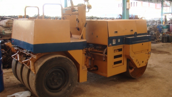 ขายรถบด Komatsu 3 ตัน ล้อ เหล็ก + ยาง พร้อมใช้งาน