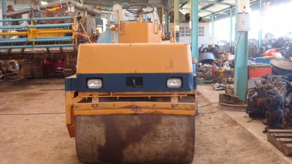 ขายรถบด Komatsu 3 ตัน ล้อ เหล็ก + ยาง พร้อมใช้งาน