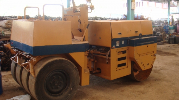 ขายรถบด Komatsu 3 ตัน ล้อ เหล็ก + ยาง พร้อมใช้งาน