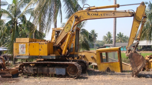 ขายรถแบคโฮ komatsu ตัวเดินใหม่ พร้อมใช้งาน ต่อรองได้ เหมาะสำหรับคีบเหล็ก