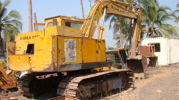 ขายรถแบคโฮ komatsu ตัวเดินใหม่ พร้อมใช้งาน ต่อรองได้ เหมาะสำหรับคีบเหล็ก