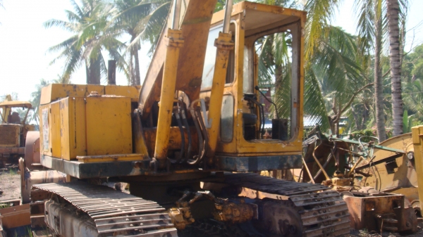 ขายรถแบคโฮ komatsu ตัวเดินใหม่ พร้อมใช้งาน ต่อรองได้ เหมาะสำหรับคีบเหล็ก