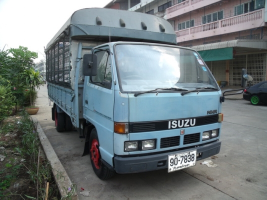 ขาย Isuzu NKR 6ล้อ หัวปี๊บ รถห้าง ยาว4.50ม. ปี95.