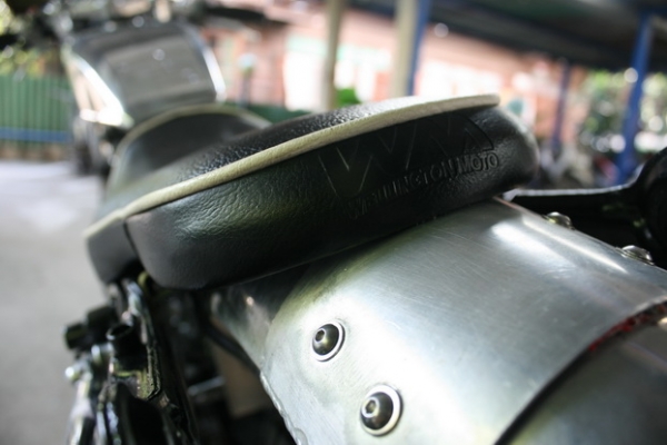 ขาย sr 400 cafe ชุดเเต่งwm เเท้ โหดดุ
