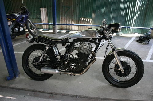ขาย sr 400 cafe ชุดเเต่งwm เเท้ โหดดุ