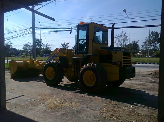 ขายด่วน..รถตักล้อยางสวยแน่นKOMATSU WA100-1 รถเก่าญี่ปุ่น ต่อแขนยาว เสริมปากบุ้งกี๋แล้ว ปรับสภาพแล้ว พร้อมลุยงาน.
