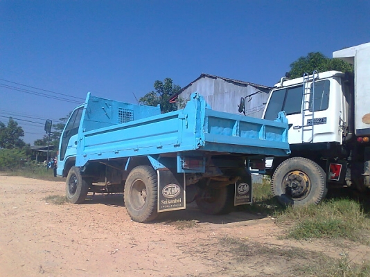 ขายด่วน..รถหกล้อ ISUZU NKR 110 แรงม้า รุ่นเกียร์สั้น  มีเล่มทะเบียน มีภาษีครบ.