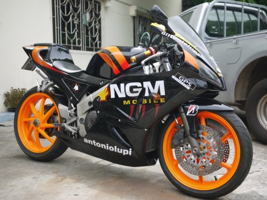 รับสั่งประกอบnc30.cbr400พร้อมทะเบียนเลือกสีเลือกลายได้ราคา85000ติดต่อ0803355484