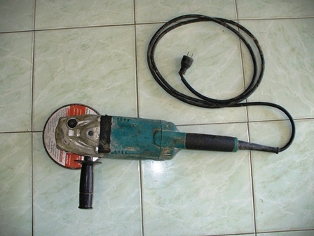 MAKITA GA9020 เครื่องเจียร์ไฟฟ้า 230mm(9") 2200W