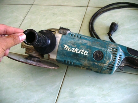 MAKITA GA9020 เครื่องเจียร์ไฟฟ้า 230mm(9") 2200W