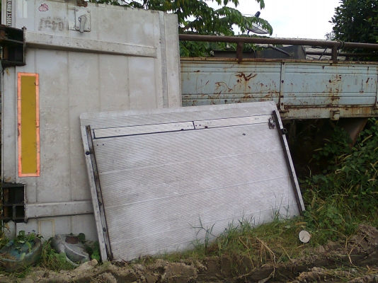 ขายลิฟติดท้ายรถบรรทุก6ล้อ10ล้อควบ 2 ชุด