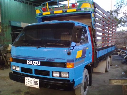 หกล้อ ISUZU NPR ห้างแท้ คัททรีเดิม ๆหัวทำสีใหม่ แอร์เย็น ๆสภาพสวยมากๆๆเอกสารครบพร้อมโอนได้สนใจติดต่อ 086-8394590
