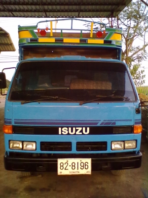 หกล้อ ISUZU NPR ห้างแท้ คัททรีเดิม ๆหัวทำสีใหม่ แอร์เย็น ๆสภาพสวยมากๆๆเอกสารครบพร้อมโอนได้สนใจติดต่อ 086-8394590