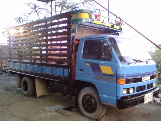 หกล้อ ISUZU NPR ห้างแท้ คัททรีเดิม ๆหัวทำสีใหม่ แอร์เย็น ๆสภาพสวยมากๆๆเอกสารครบพร้อมโอนได้สนใจติดต่อ 086-8394590