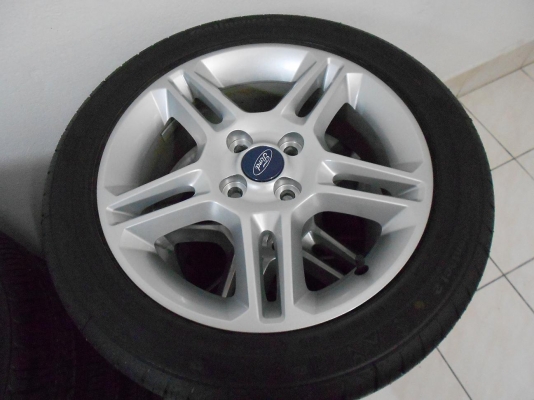 ขายล้อแม็ก ford fiesta ขอบ 16 พร้อมยางปี 12 ถอดป้ายแดง
