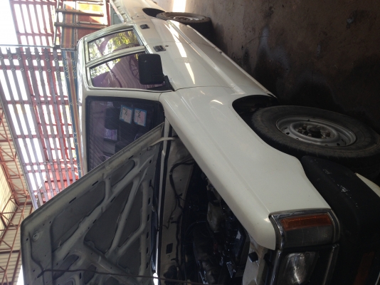 รถราคาถูก 4ประตู ยี่ห้อ mitsubishi สีขาว ปี36 พร้อมทะเบียน