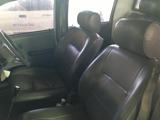 รถราคาถูก 4ประตู ยี่ห้อ mitsubishi สีขาว ปี36 พร้อมทะเบียน