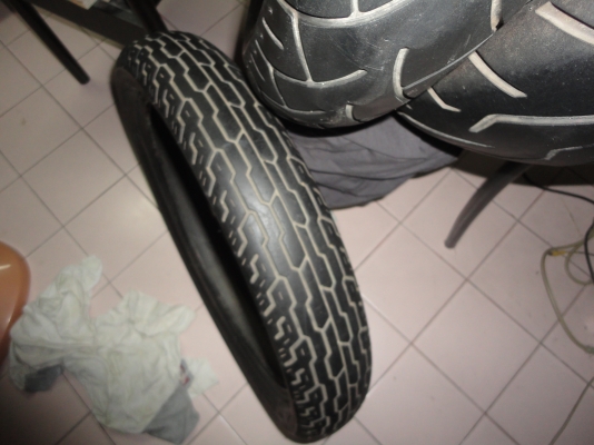 ยาง METZELER 130/70/18 ราคา1000 บาท