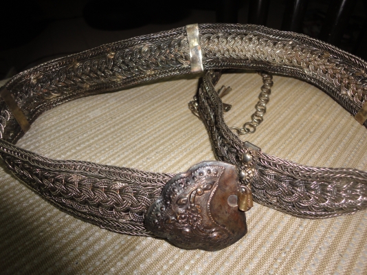 เข็มขัดลายไทยสีเงิน