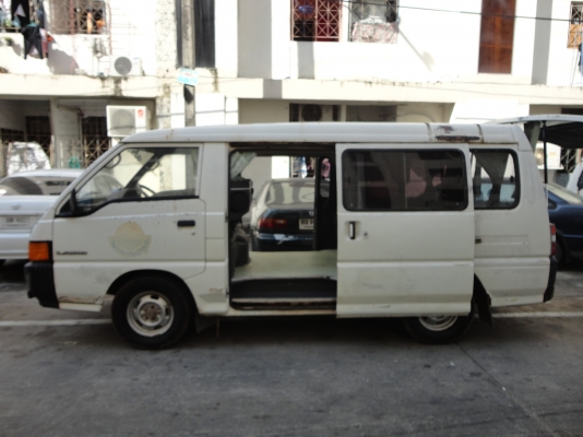 ขายรถตู้ L 300ประตูเปิดใด้สองข้าง ทะเบียนใหม่จดบรรทุก พวงมาลัยเพาเวอร์