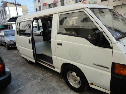 ขายรถตู้ L 300ประตูเปิดใด้สองข้าง ทะเบียนใหม่จดบรรทุก พวงมาลัยเพาเวอร์