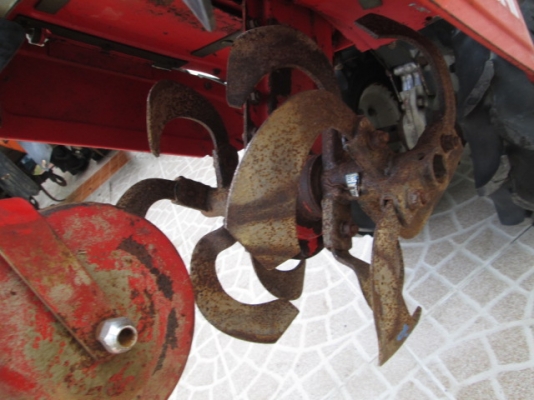 รหัส:12000982รถพรวนดินเดินตามเครื่องGM182Lเบนชิล(6.3ps)ชุดพรวนดินกว้าง40cm.ประหยัดน้ำมันเคลื่อนที่ง่ายwww.nihonmono.com