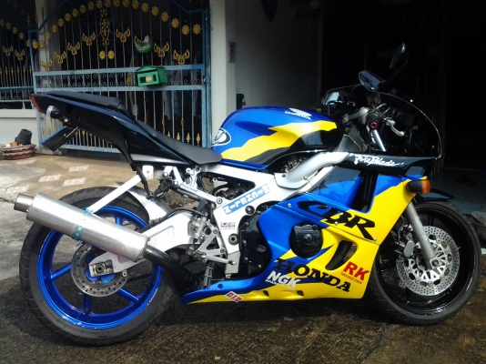 ลดเต็มทีเลนครับร้อนตัง cbr400 ปี92 ทะเบี้ยนแท้ครับโอนขนส่งได้เลยครับ 78000