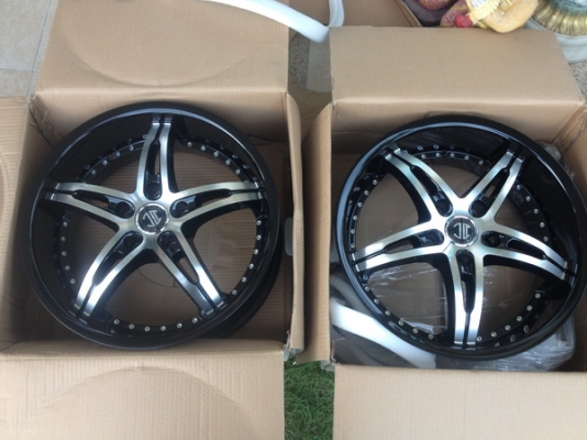 ขายล้อขอบ18 กว้าง 7.5 5รู120 ใส่บีเอ็ม เชฟรุ่นเก่า ของใหม่ ชุดละ9000฿ ถูกโคตรๆ ขายล้อขอบ18 กว้าง 7.5 5รู120 ใส่บีเอ็ม เชฟรุ่นเก่า ของใหม่ ชุดละ9000฿ ถูกโคตรๆ