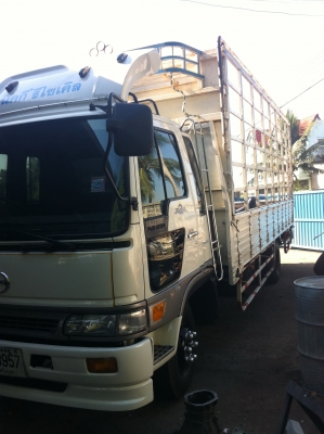 HINO 210 แรง  ยาว 6 เมตร กะบะพร้อมคอกยางใหม่หมดสวยๆเช็คสภาพพร้อมใช้ราคาต่อรองได้