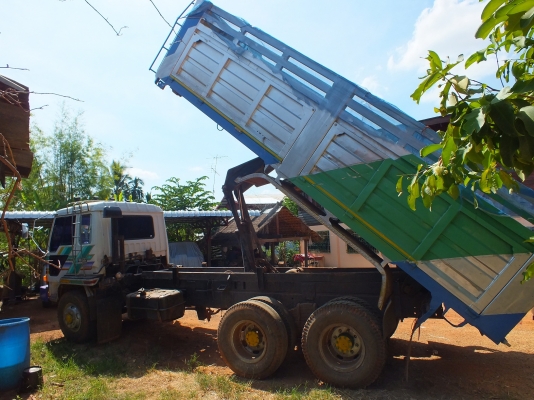 สิบล้อฟูโซ่ดั๊ม 527 รถบ้าน