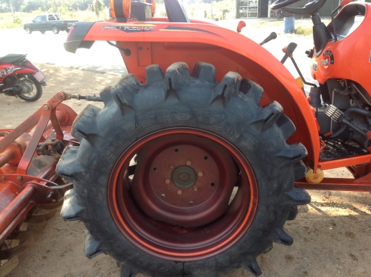 ปัญญาแทรคเตอร์มาแล้ว...จัดมาให้ครับ คูโบต้า L3608 พร้อมใบมีดคานบน ตราช้าง (รุ่นใหม่) ขายไปเพชรบูรณ์ ขอขอบคุณ คุณโต้งมากๆครับ