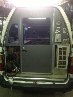 รถตู้ โตโยต้า ปี 45 ข้างใน บิ้วอิน มีแอร์บ้านแถม เป็นรถทำงานได้