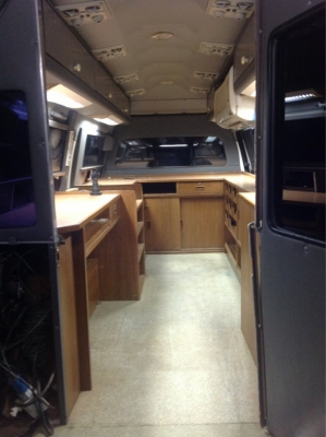 รถตู้ โตโยต้า ปี 45 ข้างใน บิ้วอิน มีแอร์บ้านแถม เป็นรถทำงานได้