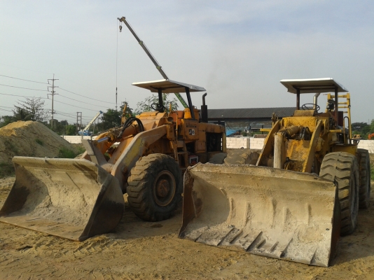 ขายรถตักล้อยาง 2คัน เอวอ่อนคันใหญ่บุ้งกี๋ตัก2คิวพร้อมใช้งานยี่ห้อ komatsu jh65และkawazaki z65ทั้ง2คันขายคันละ390000ครับ