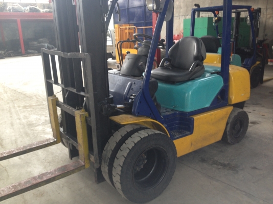 ขายรถฟอร์คลิฟต์ KOMATSU FD25 โคมัตสุ ยกได้2.5ตัน เครื่องยนต์ดีเซลเทอโบ ล้อหน้าคู่ ยางดอกสวย นำเข้าจากบริษัทโคมัตสุ ที่ประเทศญี่ปุ่นโดยตรง สนใจติดต่อ บริษัท ชัยเสรียานยนต์ จำกัด 086-0801238