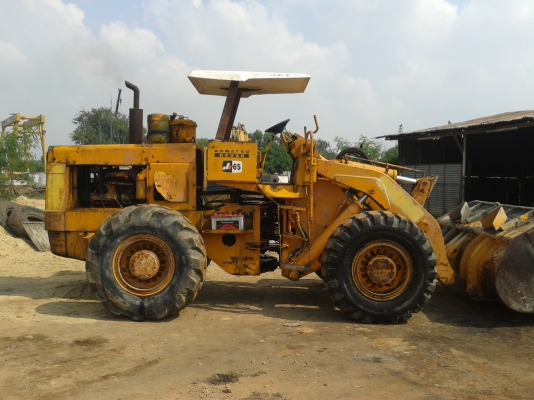 ขายรถตักล้อยาง 2คัน เอวอ่อนคันใหญ่บุ้งกี๋ตัก2คิวพร้อมใช้งานยี่ห้อ komatsu jh65และkawazaki z65ทั้ง2คันขายคันละ390000ครับ