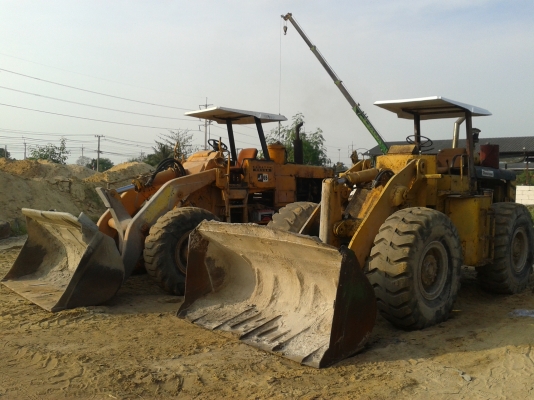 ขายรถตักล้อยาง 2คัน เอวอ่อนคันใหญ่บุ้งกี๋ตัก2คิวพร้อมใช้งานยี่ห้อ komatsu jh65และkawazaki z65ทั้ง2คันขายคันละ390000ครับ