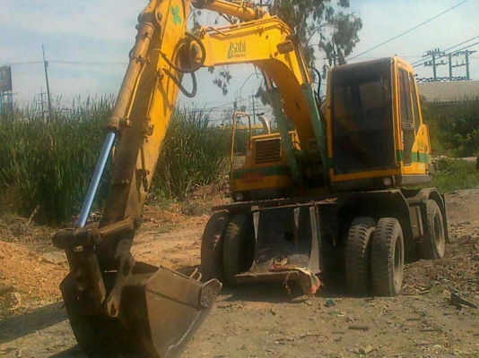 ขายรถแบคโฮ ล้อยาง KOBELCO SK100-T เล่มทะเบียน ไฟฟ้าครบ รถสวย พร้อมใช้ สนใจโทร