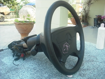 ขายพวงมาลัยพร้อมสวิซต์ยกเลี้ยวและรางหัวฉีดเบ็นซ์c220