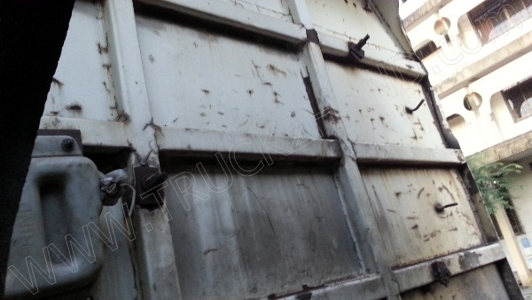 รถบรรทุก 10 ล้อ ยี่ห้อ MITSUBISHI 168 แรงม้า ติดแก๊ส NGV 8 ถัง ลักษณะถังยืน