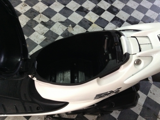 ขาย!!!ฮอนด้าZX สต๊าทมือและเท้า ปีที่ซื้อ53 รถเครื่องดีคับ มีกล่องเก็บของใต้เบาะคับ ขาย!!!ฮอนด้าZX สต๊าทมือและเท้า ปีที่ซื้อ53 รถเครื่องดีคับ มีกล่องเก็บของใต้เบาะคับ