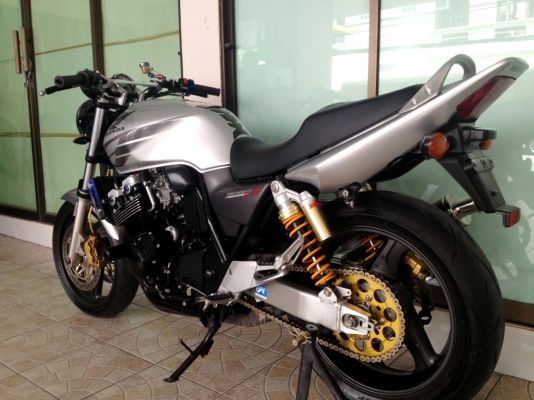 ขาย CB400 SF V-TEC3 ปี2004 สภาพสวยๆ ของแต่งเพียบ ปั้มแบมโบ้ ราคา 119000 บาท ด่วน