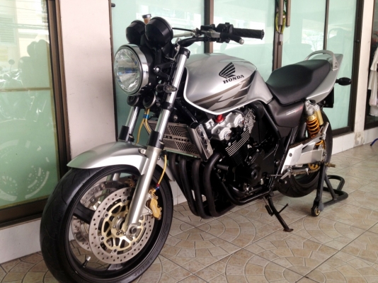 ขาย CB400 SF V-TEC3 ปี2004 สภาพสวยๆ ของแต่งเพียบ ปั้มแบมโบ้ ราคา 119000 บาท ด่วน
