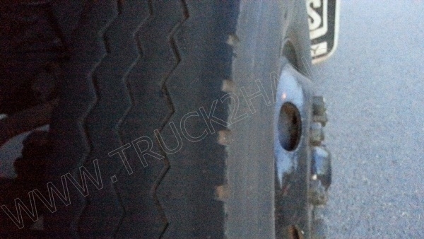 รถบรรทุก พ่วงแม่-ลูก ยี่ห้อ NISSAN ติดแก๊ส NGV 8 ถัง ลักษณะถังยืน