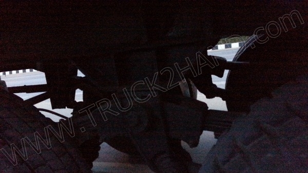 รถบรรทุก พ่วงแม่-ลูก ยี่ห้อ NISSAN ติดแก๊ส NGV 8 ถัง ลักษณะถังยืน