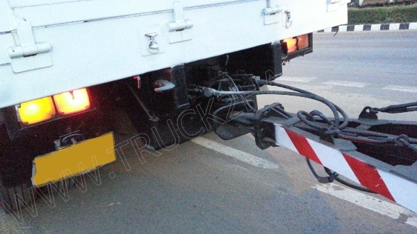 รถบรรทุก พ่วงแม่-ลูก ยี่ห้อ NISSAN ติดแก๊ส NGV 8 ถัง ลักษณะถังยืน