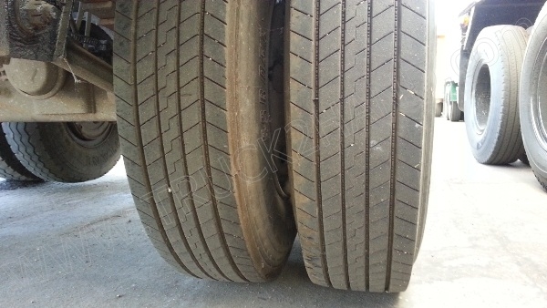 รถบรรทุกพ่วงแม่-ลูก ยี่ห้อ NISSAN  320 แรงม้า ติดแก๊ส NGV 8 ถัง ลักษณะถังยืน