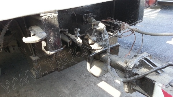 รถบรรทุกพ่วงแม่-ลูก ยี่ห้อ NISSAN  320 แรงม้า ติดแก๊ส NGV 8 ถัง ลักษณะถังยืน